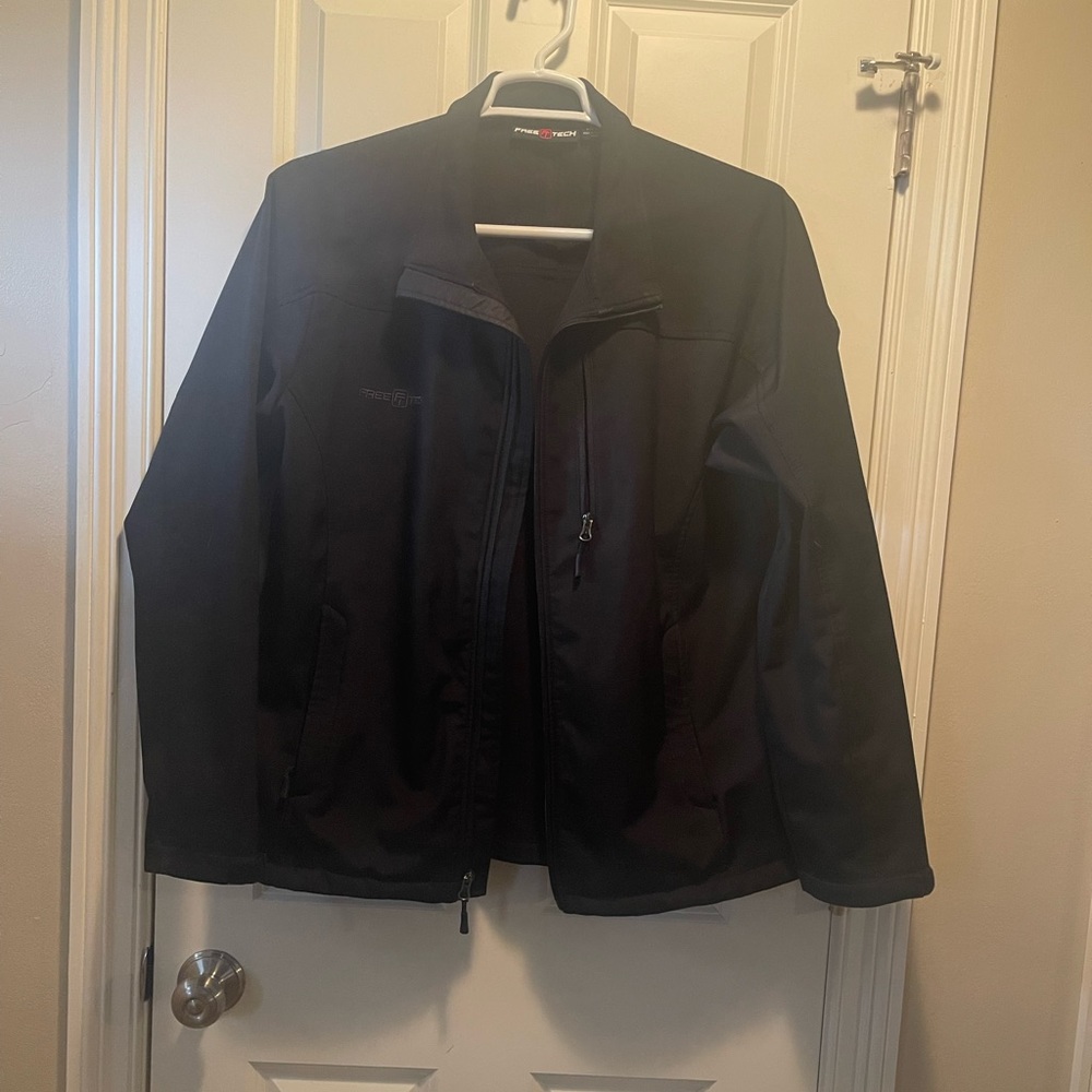 Men’s medium weight black jacket